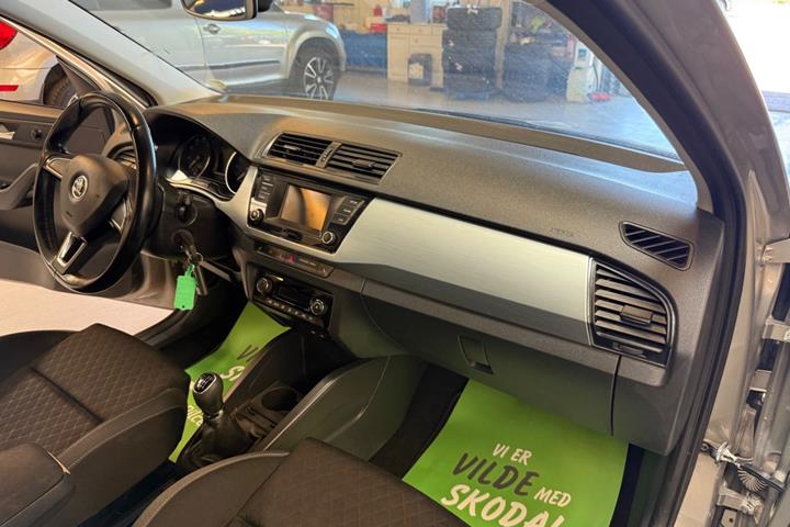 Beige Skoda Fabia fra 2016