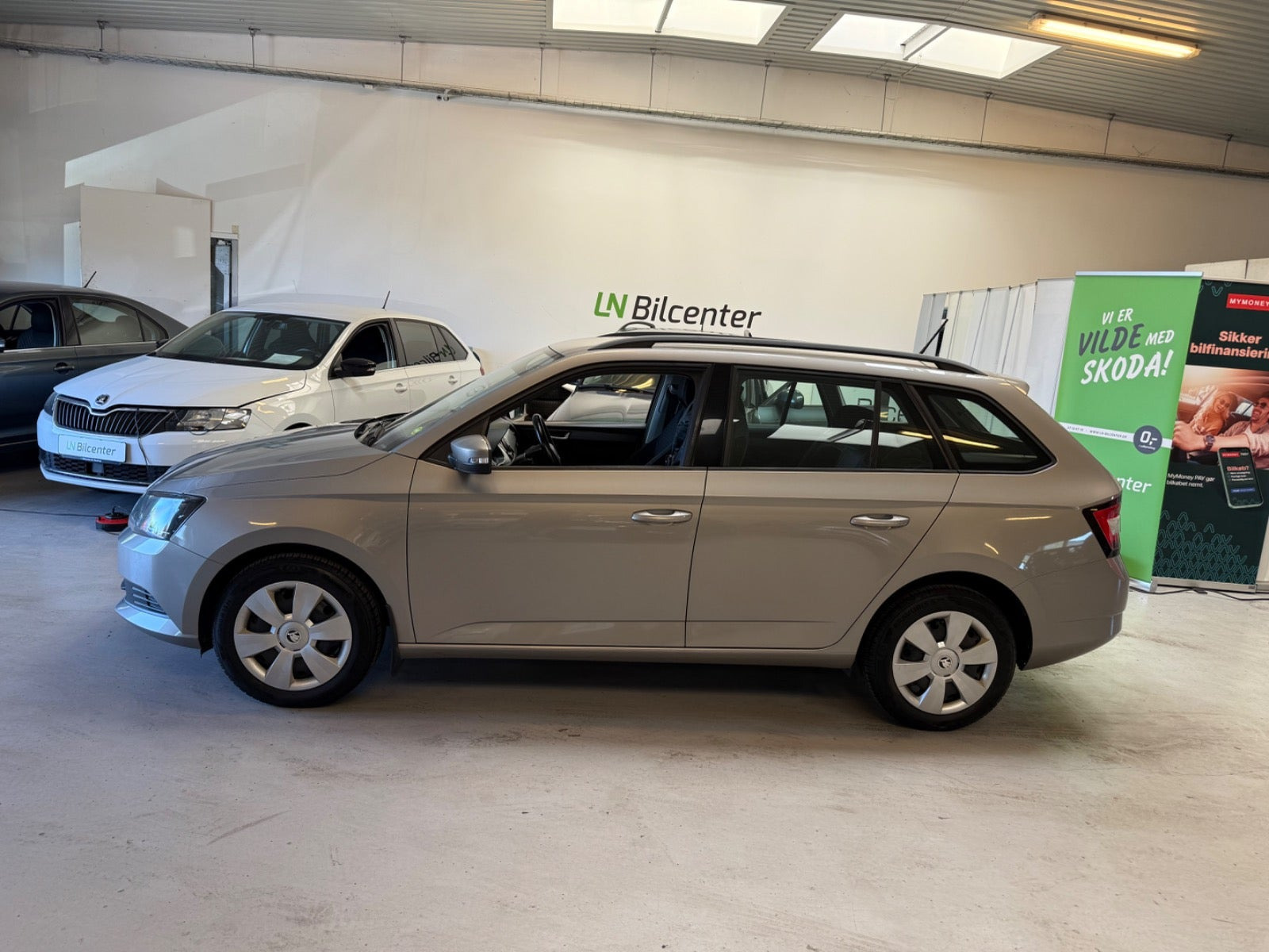 Beige Skoda Fabia fra 2016