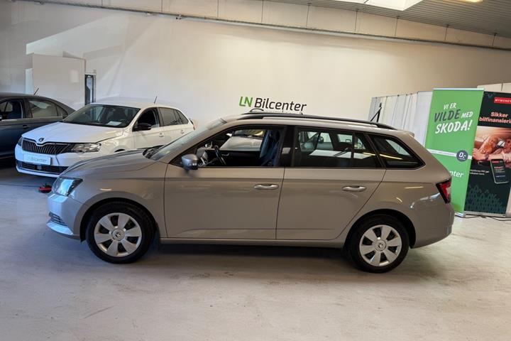 Beige Skoda Fabia fra 2016