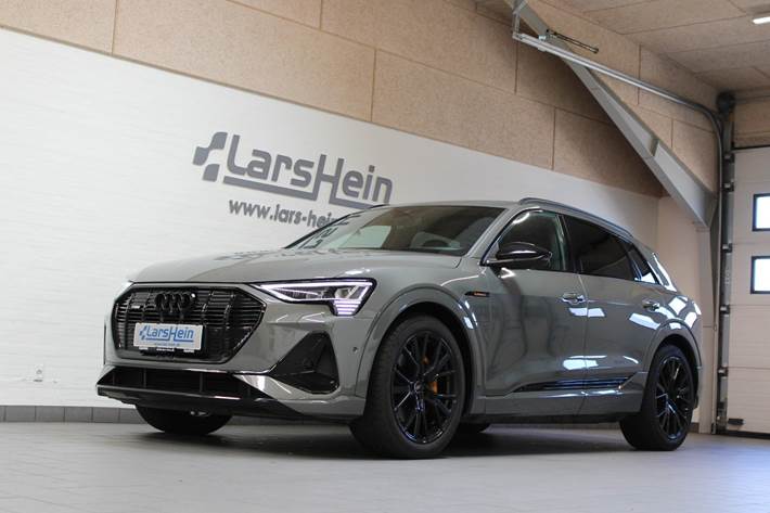 Grå Audi e-tron fra 2023
