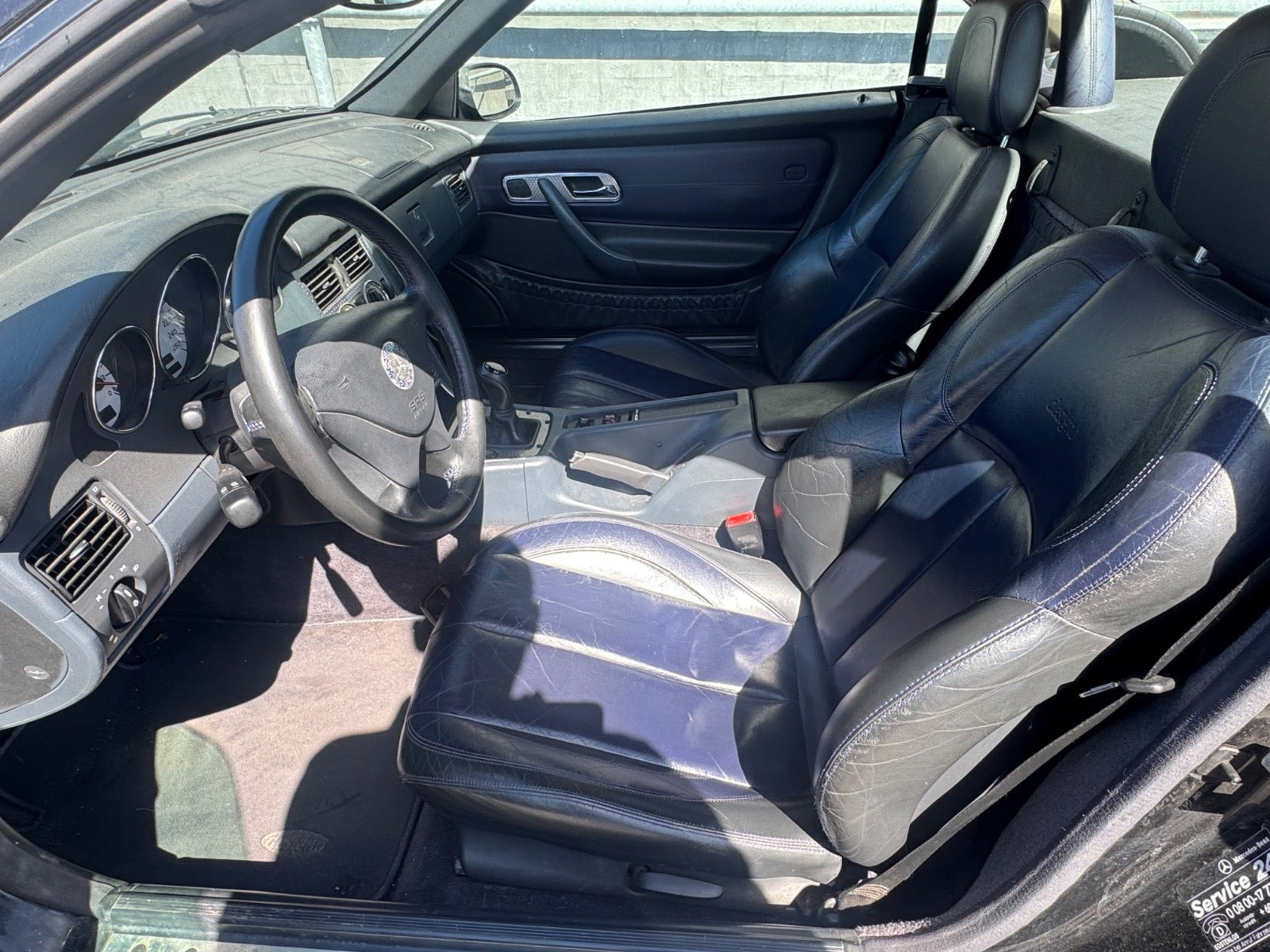 Sort Mercedes SLK320 fra 2000 set indefra