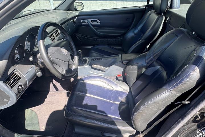 Sort Mercedes SLK320 fra 2000 set indefra
