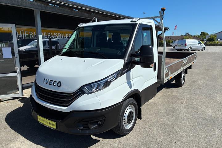 Hvid Iveco Daily fra 2023