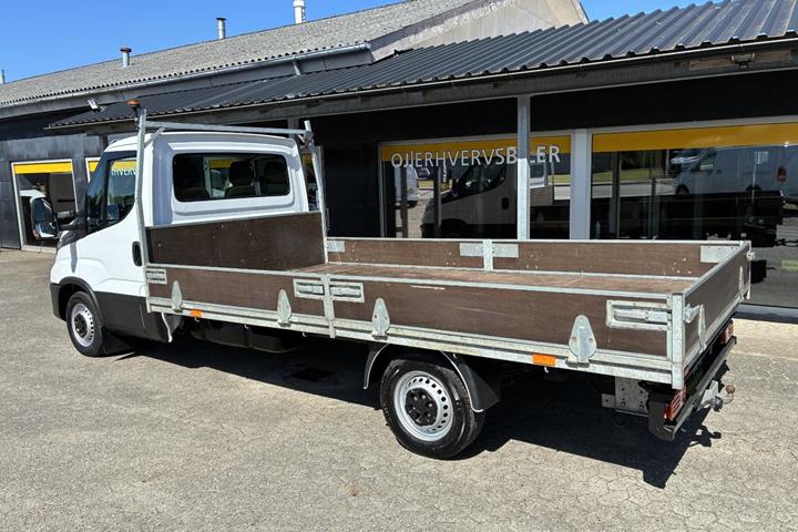 Hvid Iveco Daily fra 2023