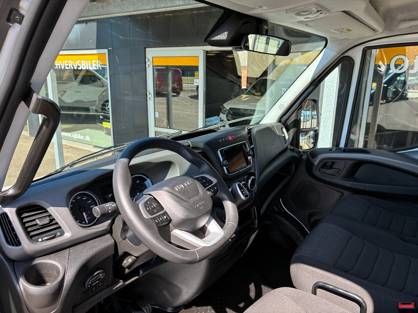 Hvid Iveco Daily fra 2023