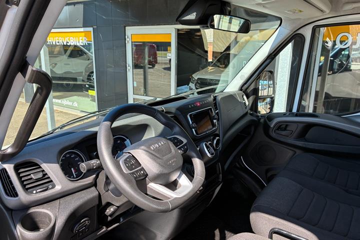 Hvid Iveco Daily fra 2023