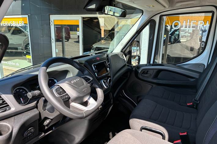 Hvid Iveco Daily fra 2023