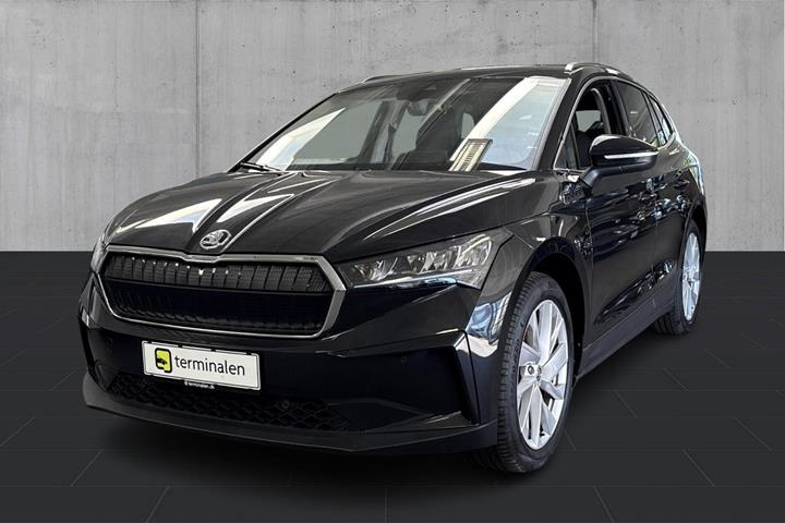 Sort Skoda Enyaq fra 2021 set udefra