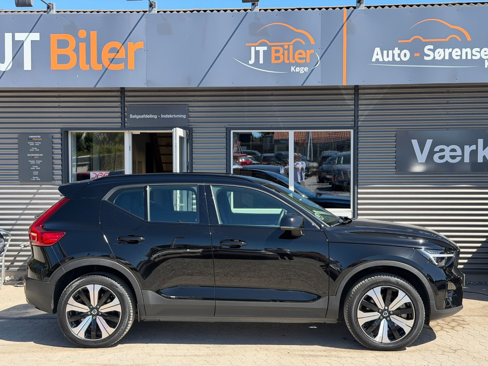 Sort Volvo XC40 fra 2023