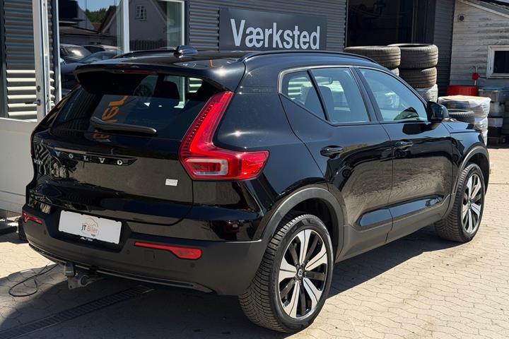 Sort Volvo XC40 fra 2023