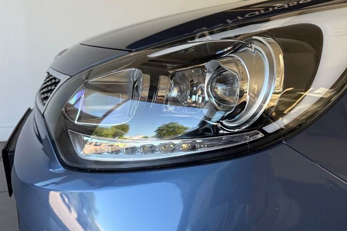 Blå Kia Rio fra 2016