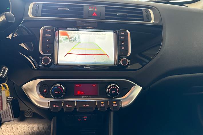 Blå Kia Rio fra 2016