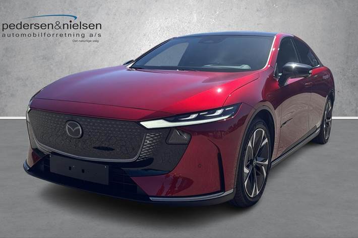 Rød Mazda 6e fra 2025 set udefra