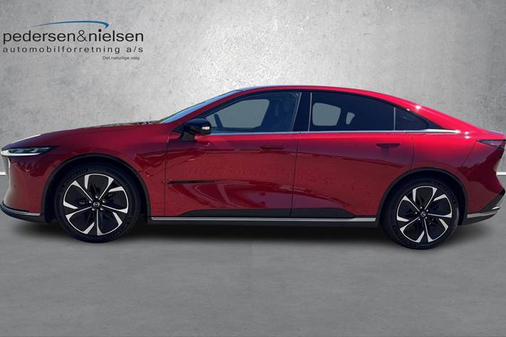 Rød Mazda 6e fra 2025