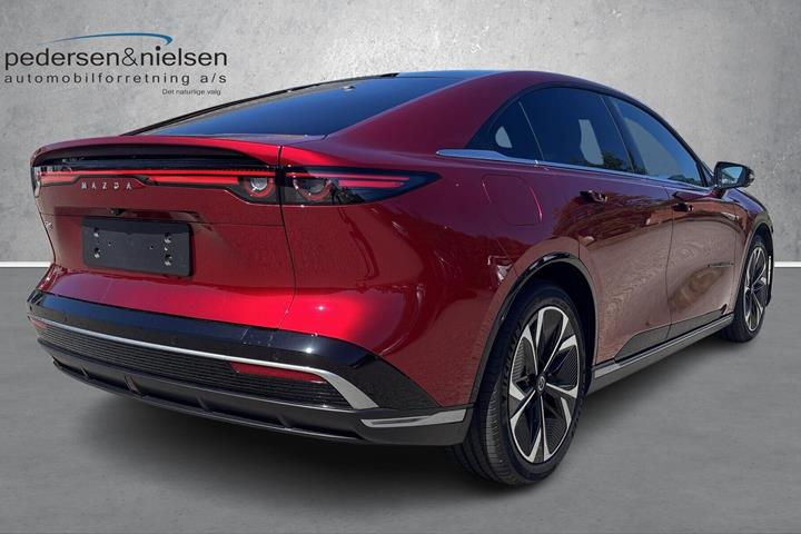 Rød Mazda 6e fra 2025