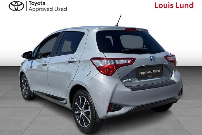Grå Toyota Yaris fra 2018