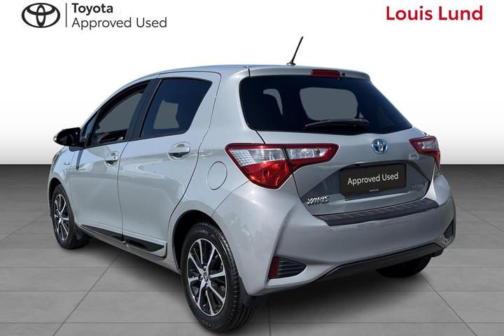 Grå Toyota Yaris fra 2018