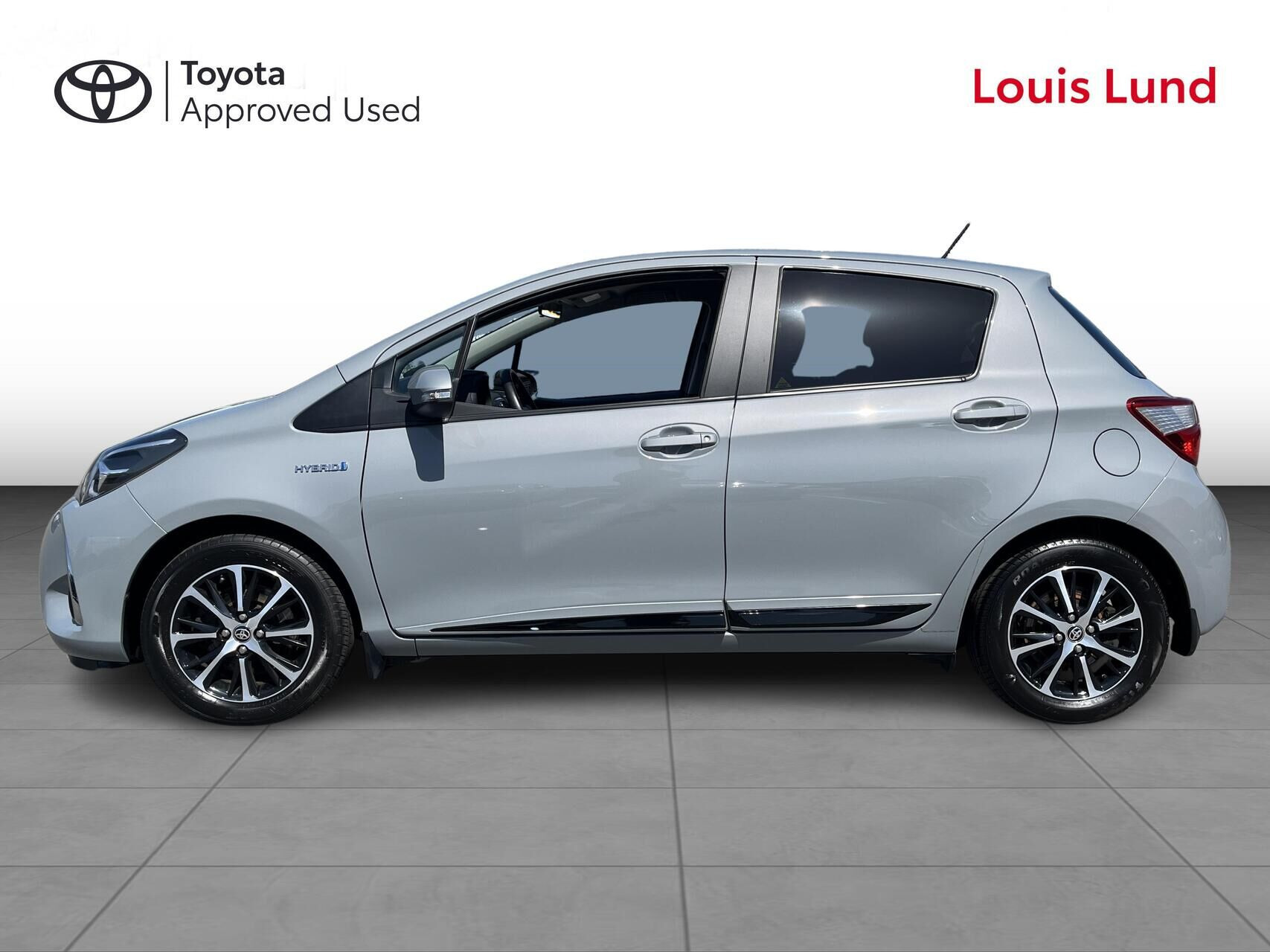 Grå Toyota Yaris fra 2018
