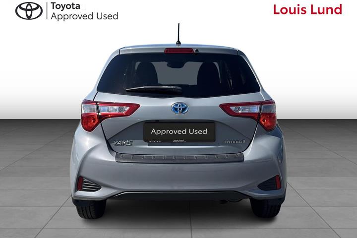 Grå Toyota Yaris fra 2018