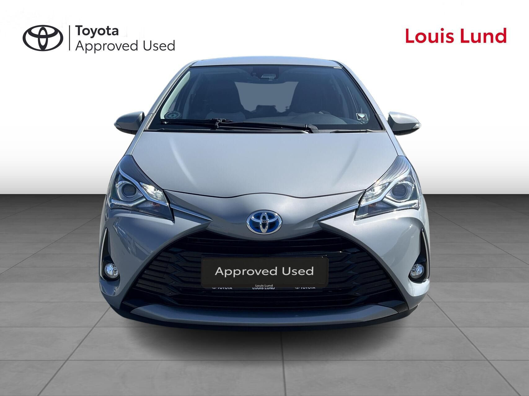 Grå Toyota Yaris fra 2018