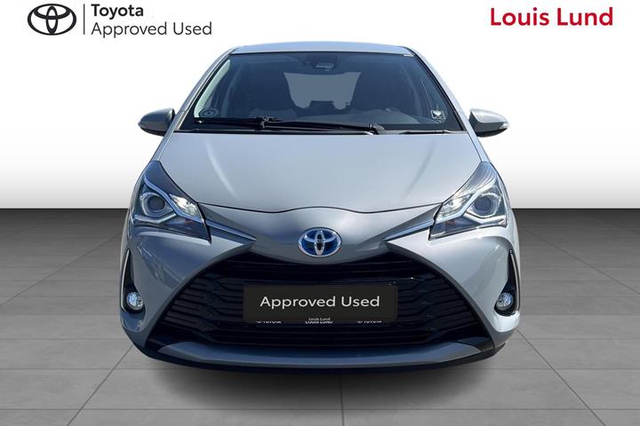 Grå Toyota Yaris fra 2018