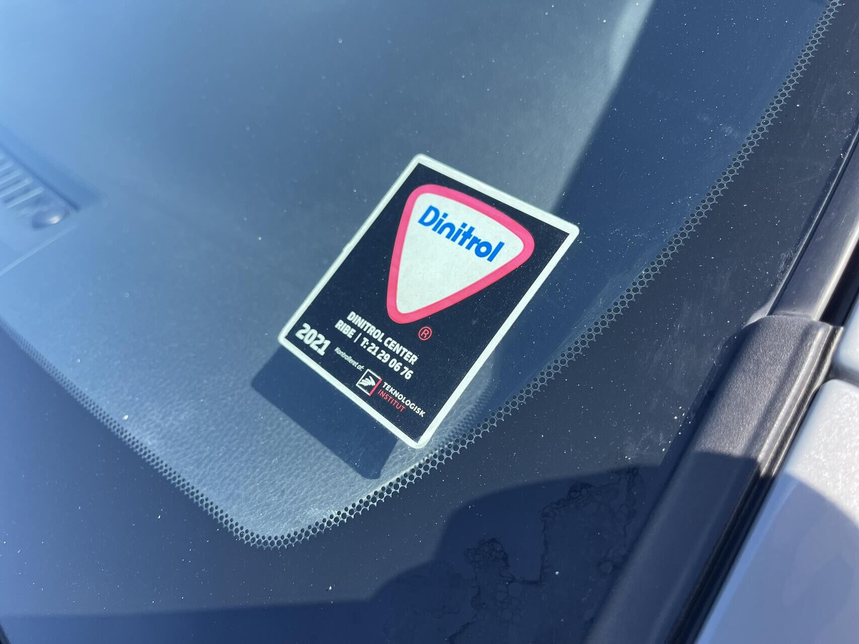 Grå Toyota Yaris fra 2018