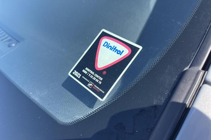 Grå Toyota Yaris fra 2018