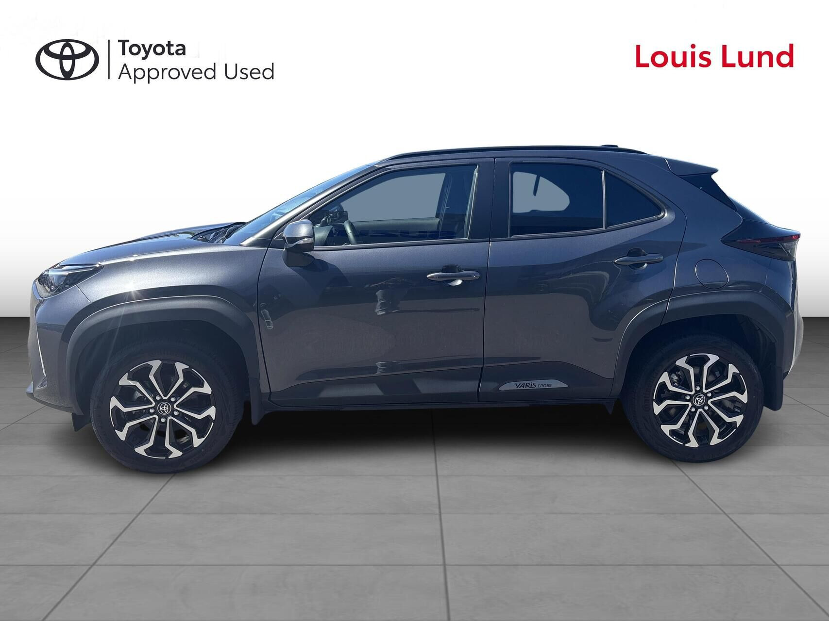 Grå Toyota Yaris Cross fra 2025