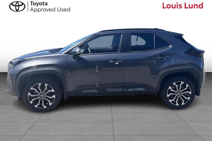 Grå Toyota Yaris Cross fra 2025