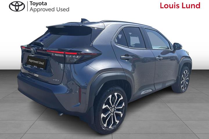 Grå Toyota Yaris Cross fra 2025