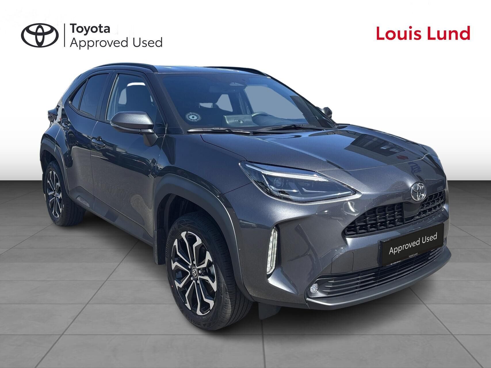 Grå Toyota Yaris Cross fra 2025