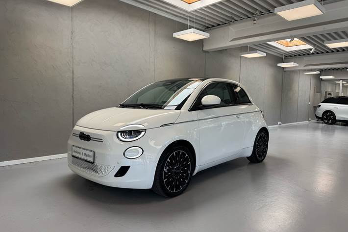 Hvid Fiat 500e fra 2023