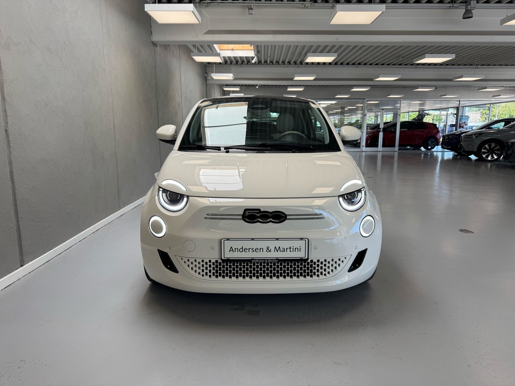 Hvid Fiat 500e fra 2023