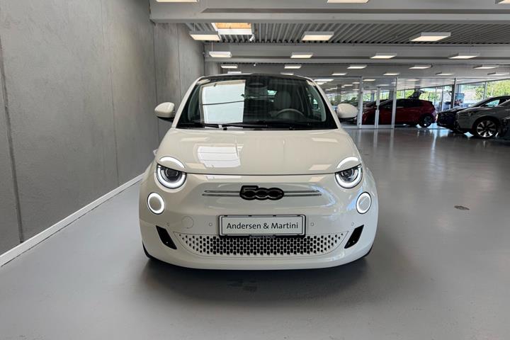 Hvid Fiat 500e fra 2023