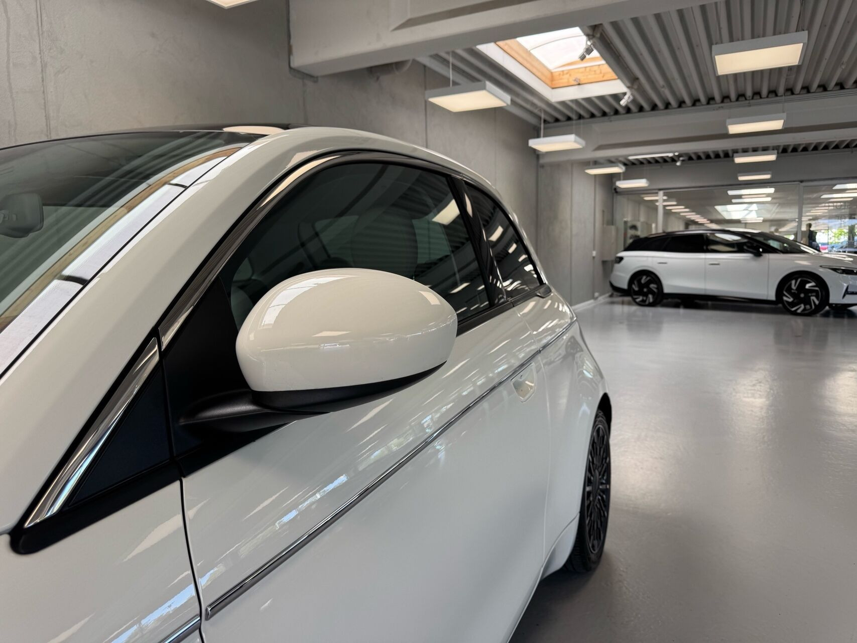 Hvid Fiat 500e fra 2023