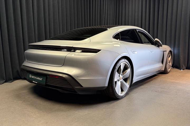 Grå Porsche Taycan fra 2021