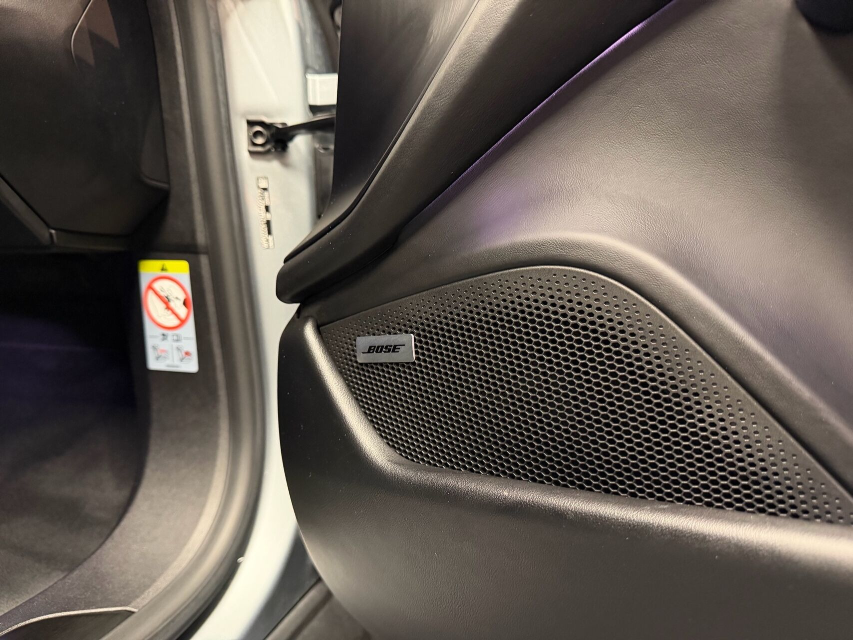 Grå Porsche Taycan fra 2021