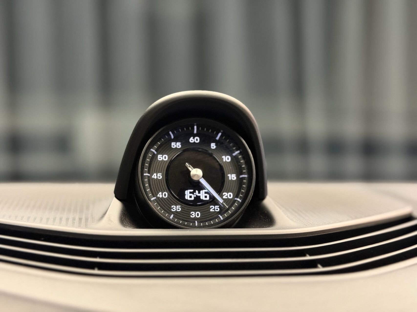 Grå Porsche Taycan fra 2021
