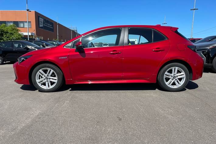 Rød Toyota Corolla fra 2020