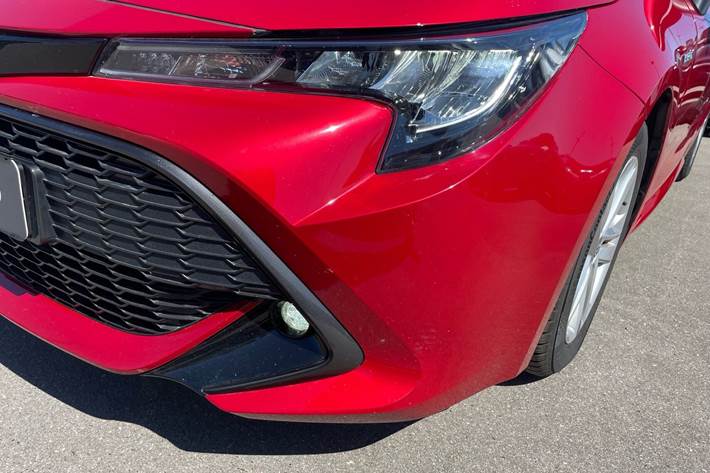 Rød Toyota Corolla fra 2020