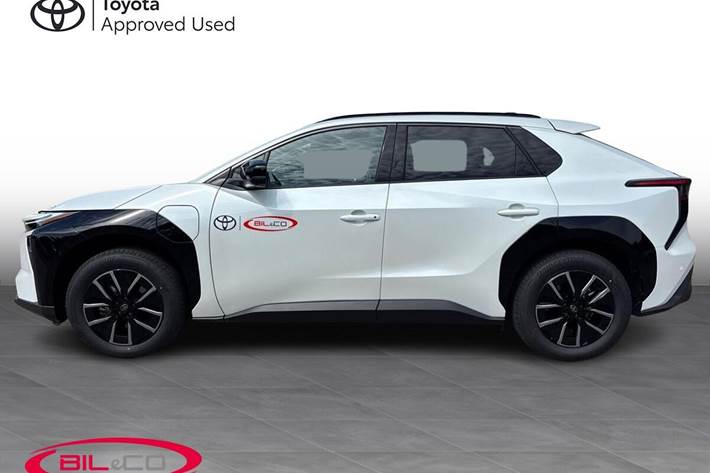 Hvid Toyota BZ4X fra 2026