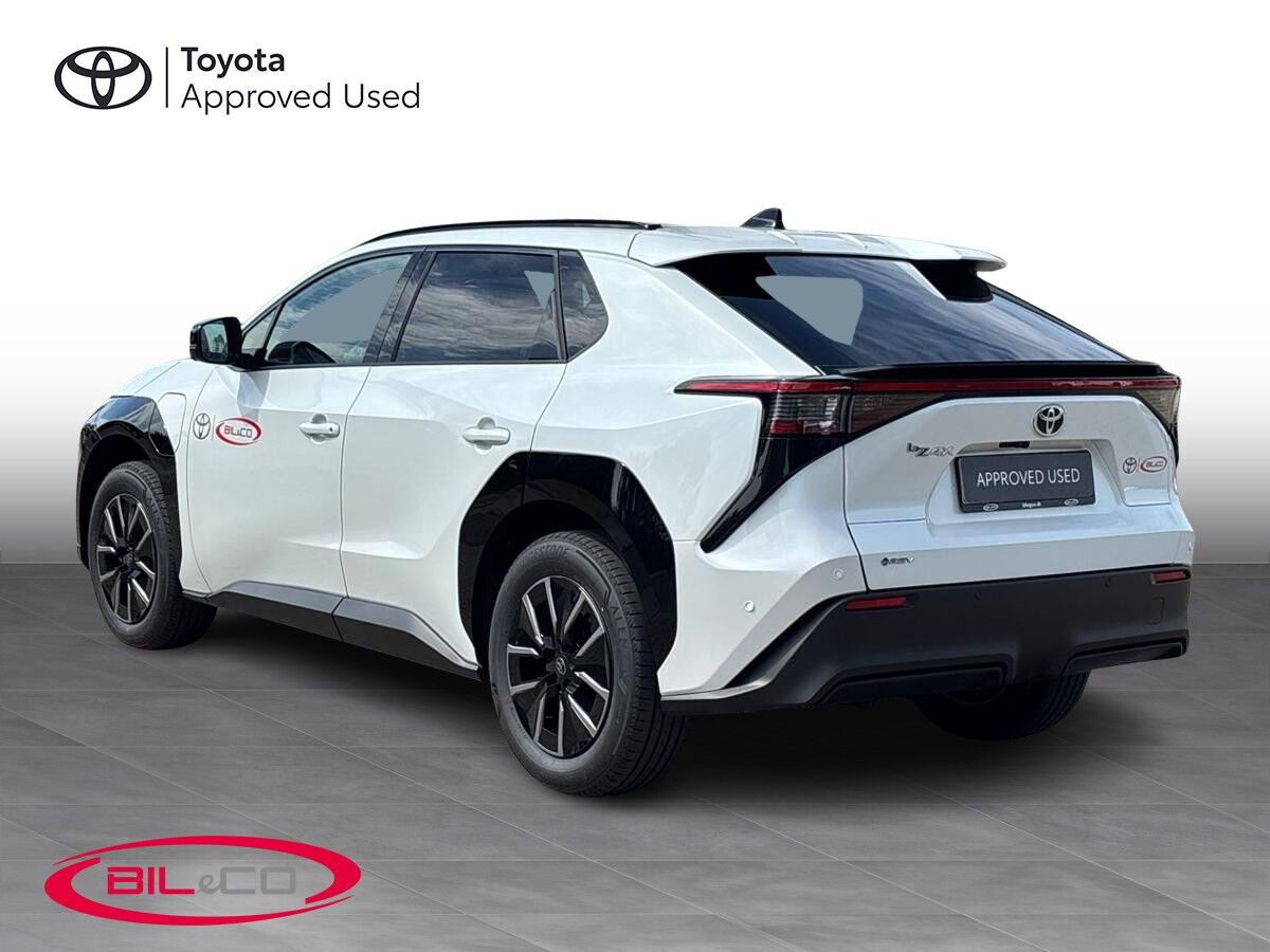 Hvid Toyota BZ4X fra 2026