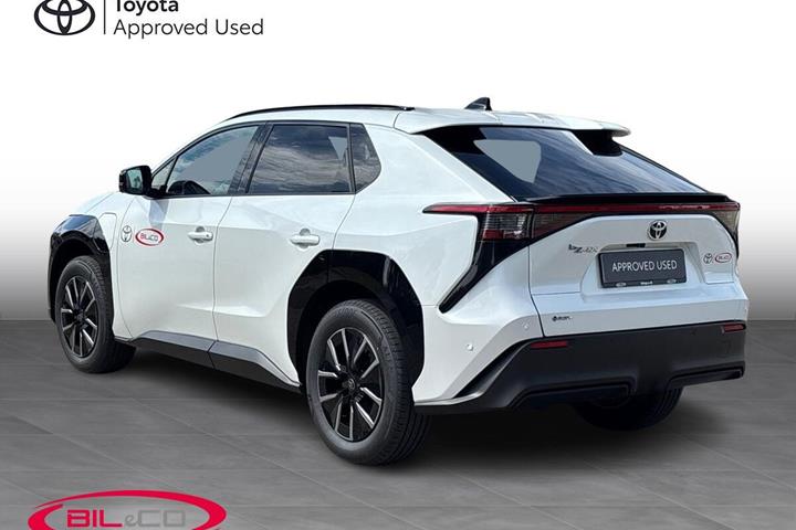Hvid Toyota BZ4X fra 2026