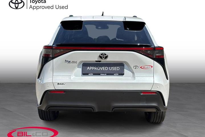 Hvid Toyota BZ4X fra 2026