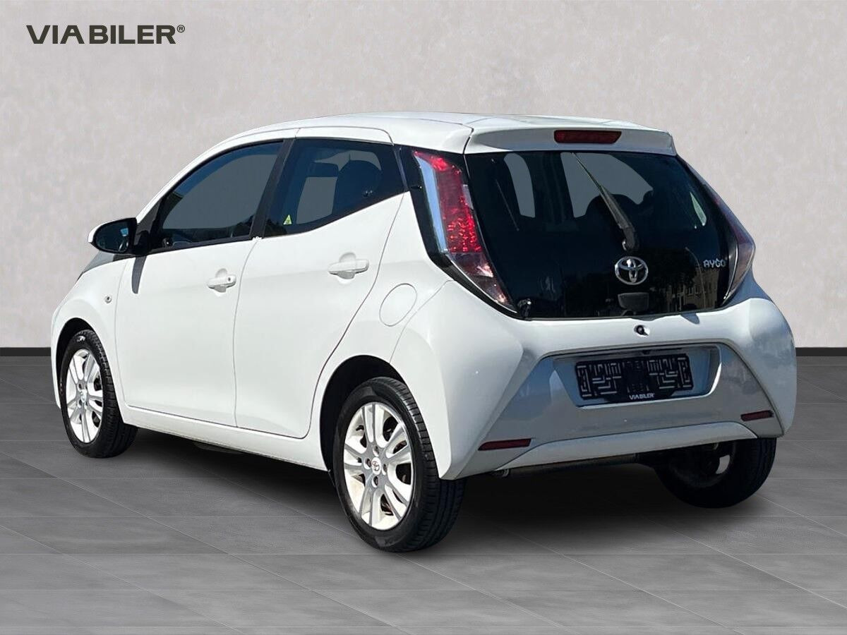 Hvid Toyota Aygo fra 2016
