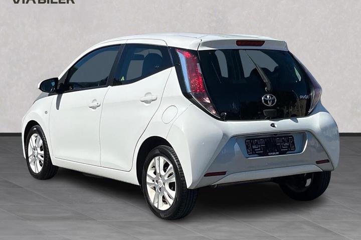 Hvid Toyota Aygo fra 2016