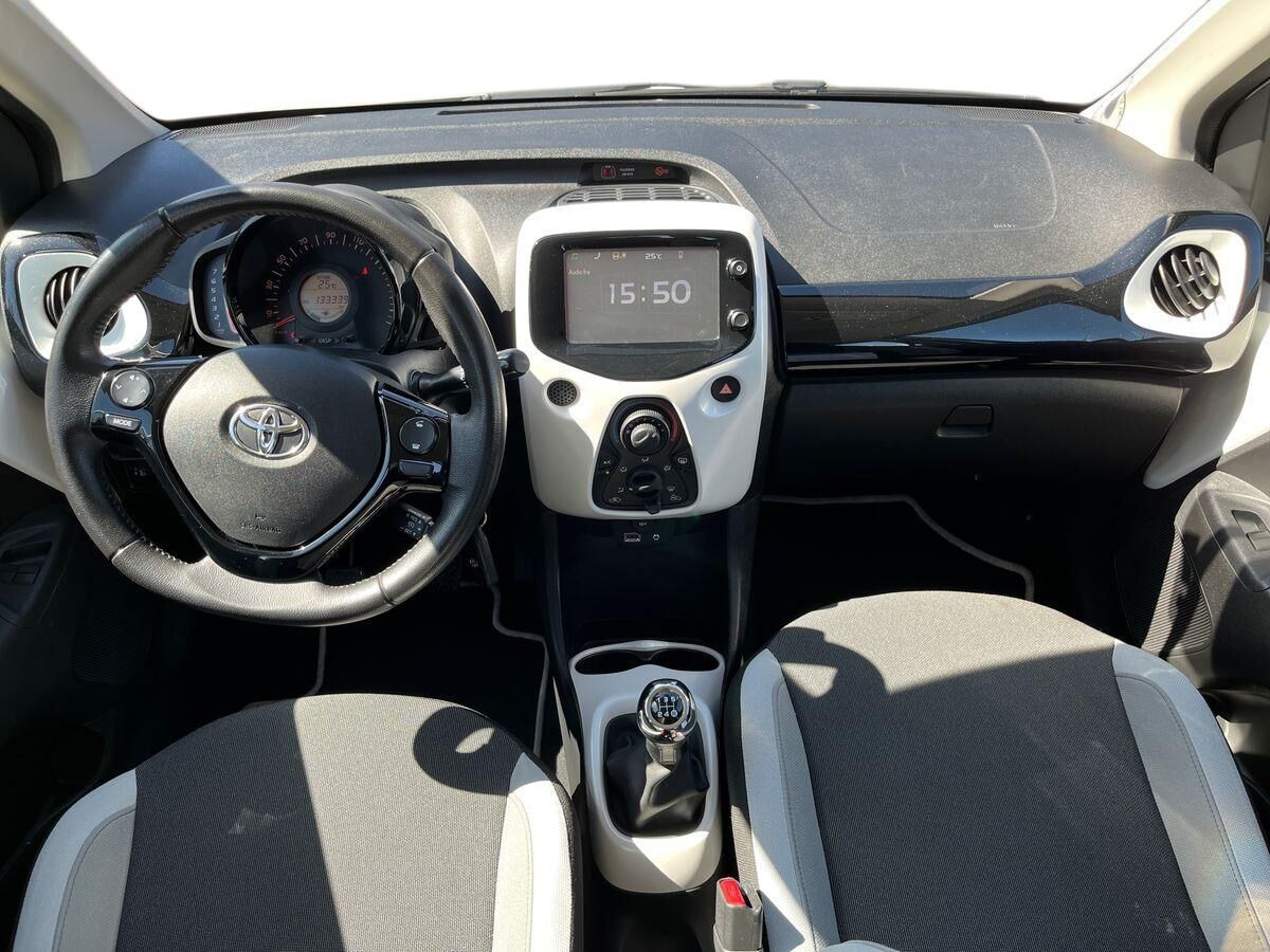 Hvid Toyota Aygo fra 2016