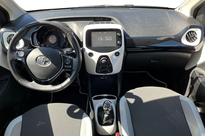Hvid Toyota Aygo fra 2016