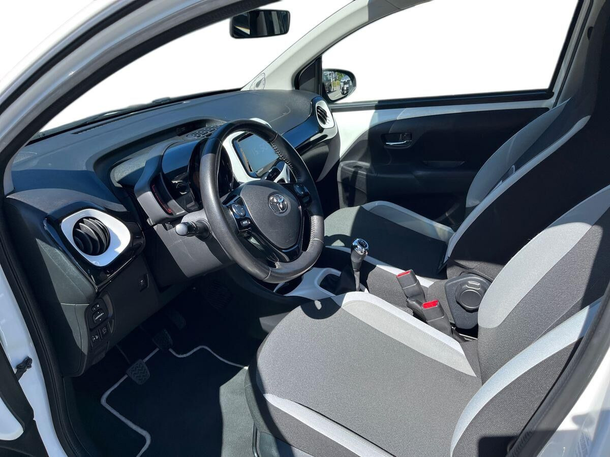 Hvid Toyota Aygo fra 2016