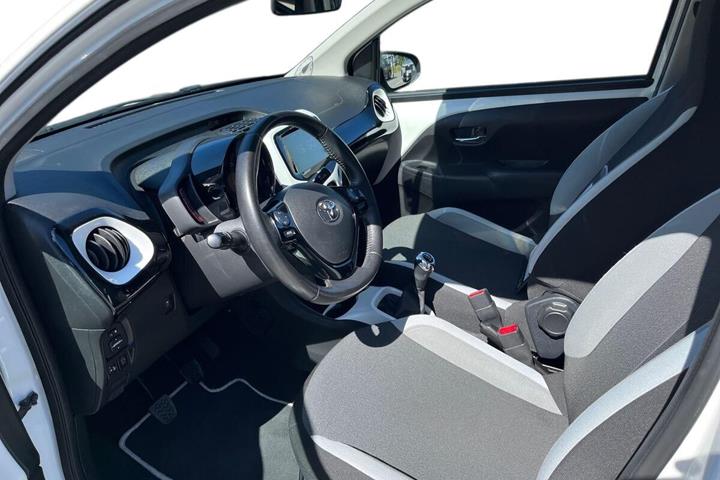 Hvid Toyota Aygo fra 2016